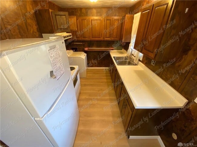 Building Photo - 563 Buttercup Ave