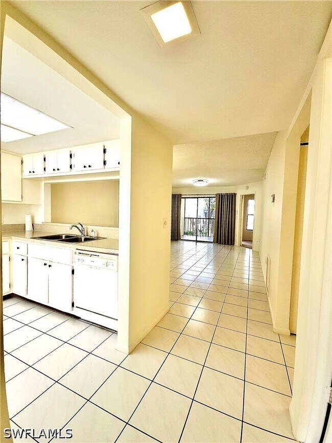 Building Photo - 15075 Parkside Dr