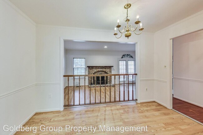 Building Photo - 3 br, 3.5 bath House - 7424 Monona Terrace