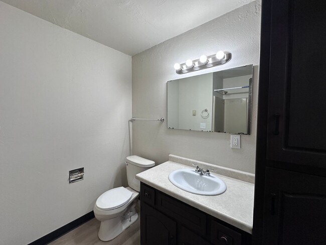 Building Photo - Noble Estates |||