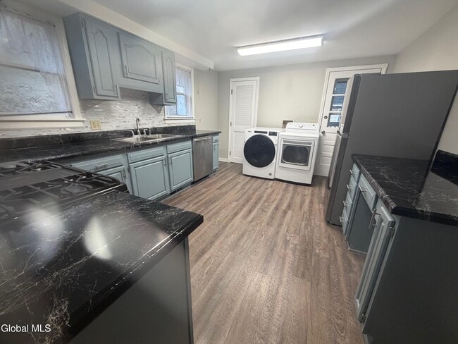 Building Photo - 603 1st St