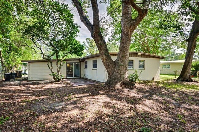Building Photo - 7010 Arques Rd