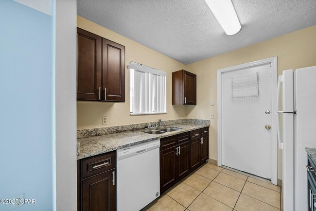 Building Photo - 7750 Betty Louise Dr