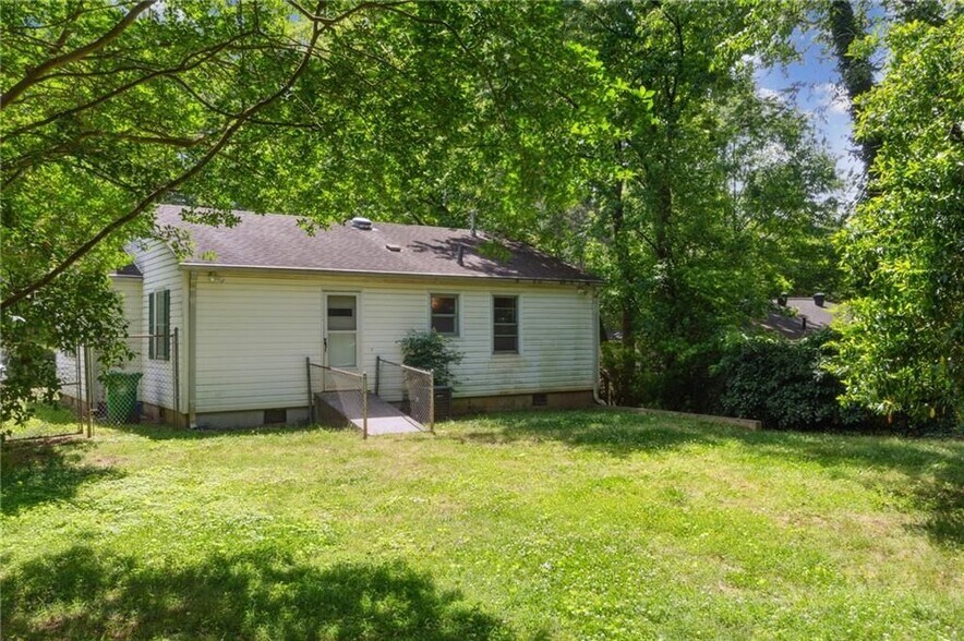 Building Photo - 1682 Bridgeport Dr NE