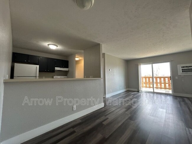 Building Photo - 940 27th St