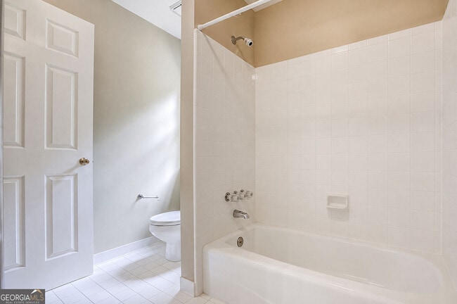 Building Photo - 9485 Nesbit Lakes Dr