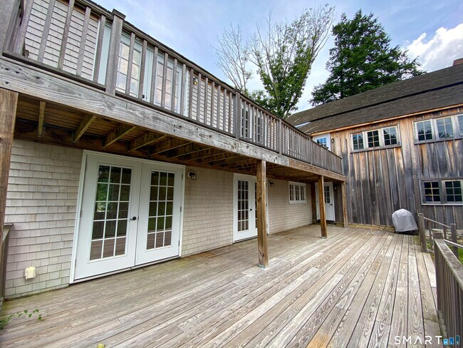 Building Photo - 165 Drum Hill Rd