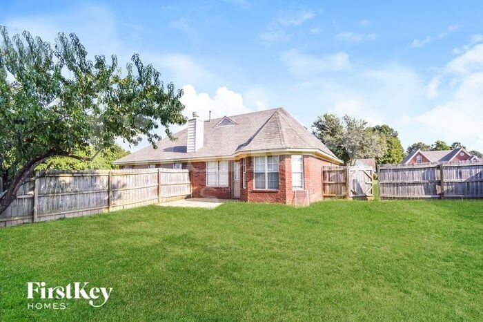 Building Photo - 4143 Ravenwood Dr N