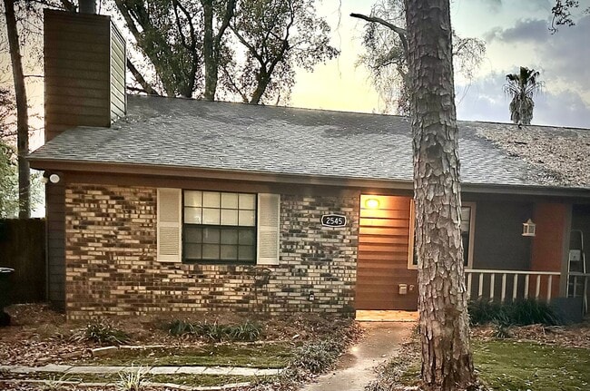 Primary Photo - Great townhome in Brewster Estates!