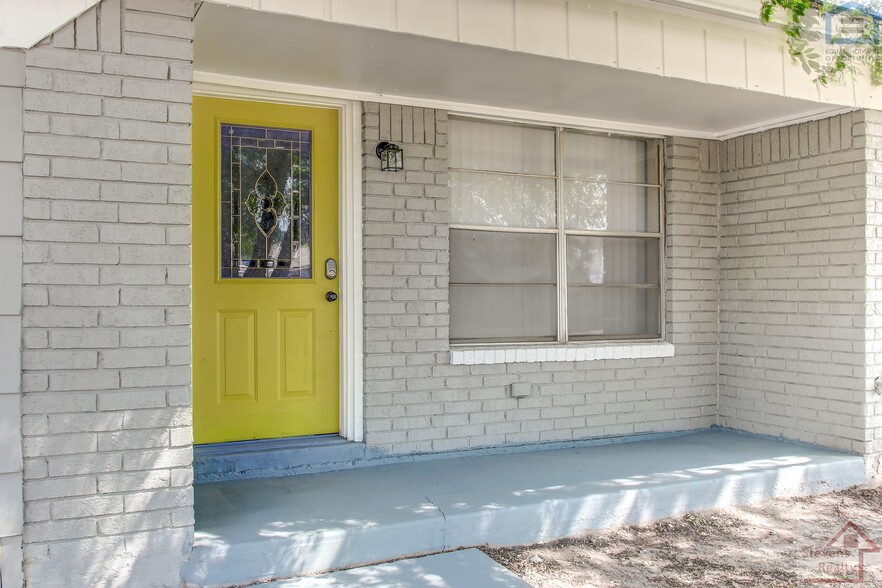 Building Photo - 4621 SW H Ave