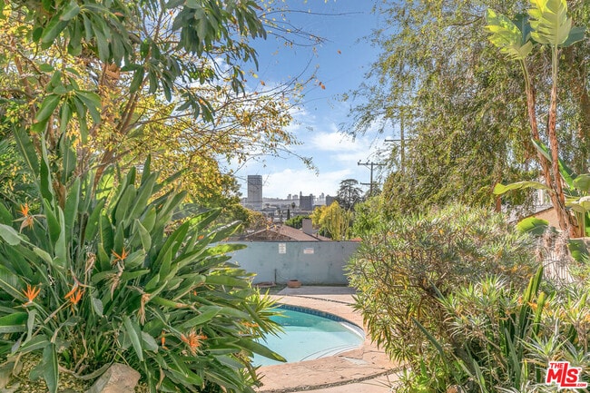 Building Photo - 1530 Valley View Rd