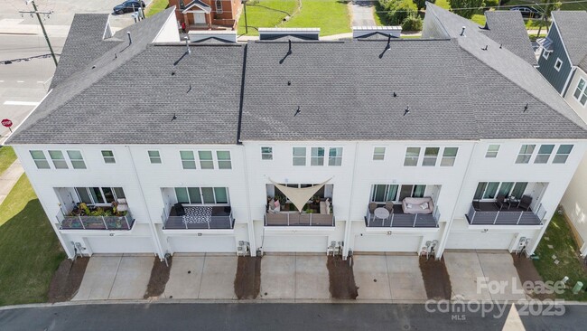 Building Photo - 2613 Statesville Ave