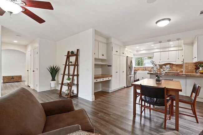 Building Photo - 14844 Rancho Real