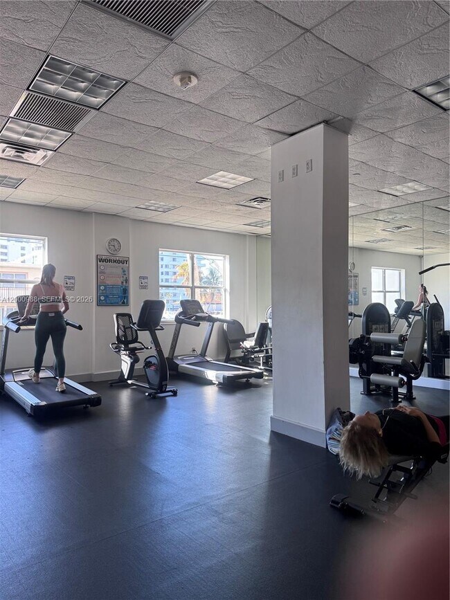 Building Photo - 401 NE 69th St