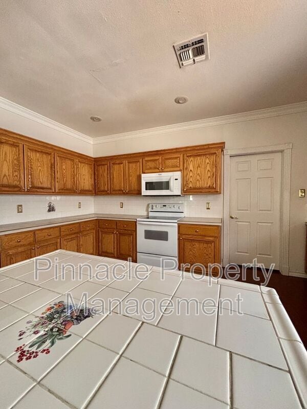 Building Photo - 1 Southridge Dr