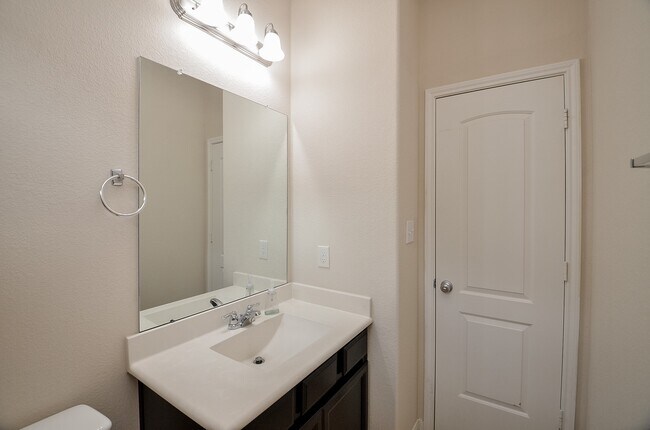 Building Photo - 2227 Leonetti Ln