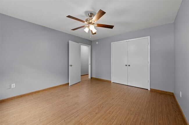 Building Photo - 11709 Lakeside Pl Dr