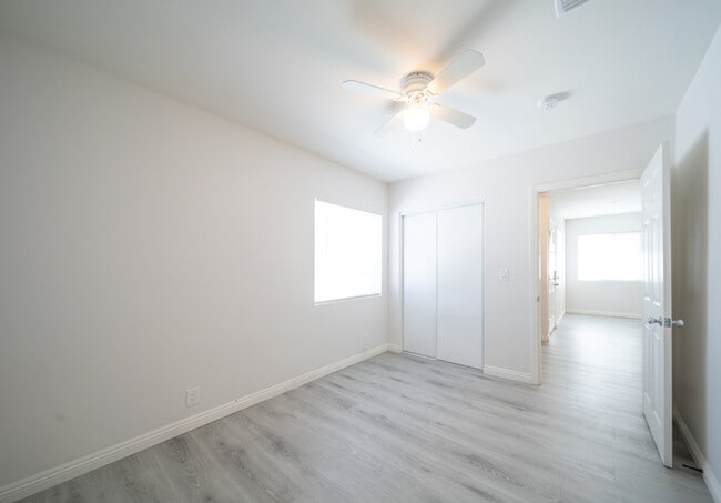 Building Photo - 120 E Shady Grove Dr