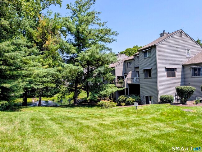 Building Photo - 6 Ledgewood Dr