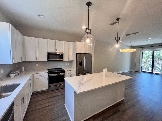 Building Photo - 1302 W Carmen St