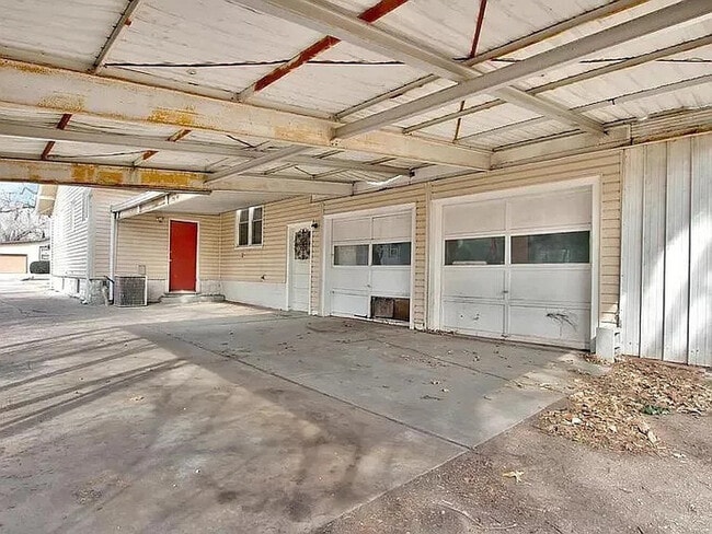 Building Photo - 3 bed 1 bath home for rent