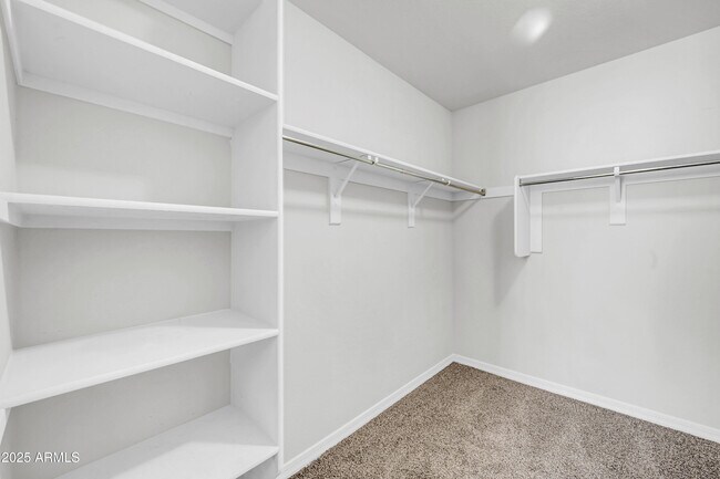 Building Photo - 935 E Agua Fria Ln