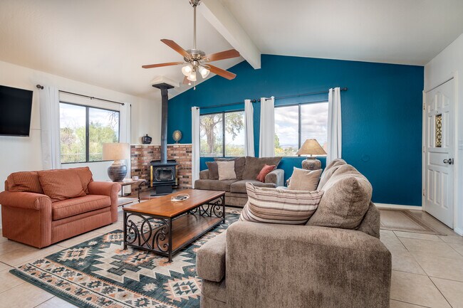 Primary Photo - 1430 E Stage Way