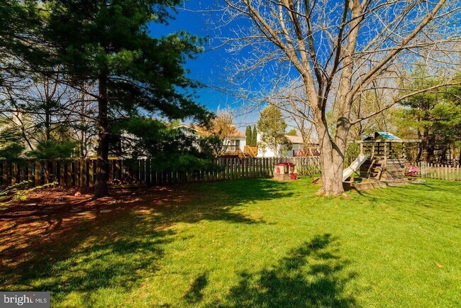 Building Photo - 13314 Hollinger Ave