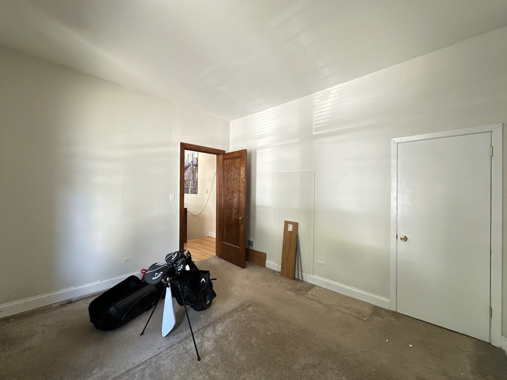 Building Photo - 1107 W Barry Ave
