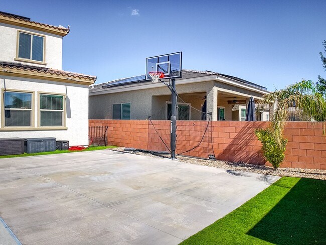 Building Photo - Exquisite Luxury Rental in Prestigious Gated Tule Springs Community