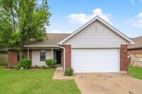 Building Photo - 6104 SE 84th St