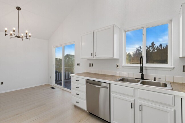 Building Photo - Fully Renovated Single Family Home! Severa...