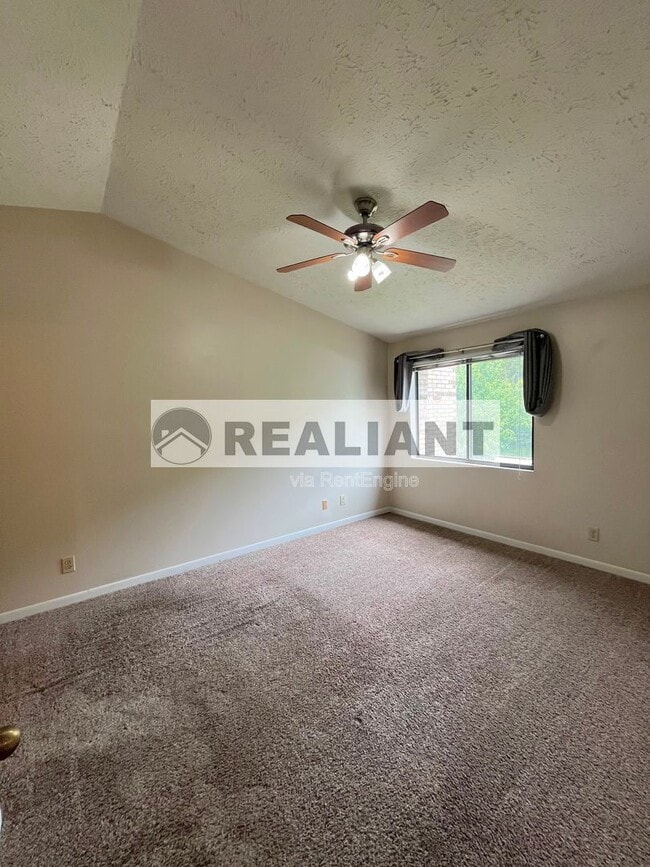 Building Photo - 24 Woodland Hills Dr