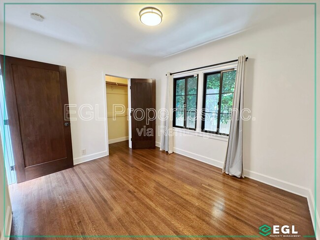Building Photo - 3927 Degnan Blvd