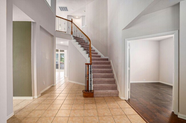 Building Photo - Beautifully Crafted 5 Bedroom 4 Bath in Flower Mound!