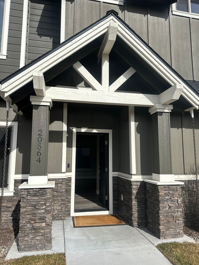 Building Photo - Beautiful Stone Creek Home | Open Layout, RV Parking & Private Pool Access