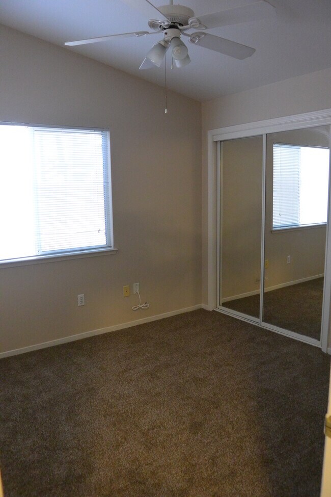 Building Photo - Desirable SW area