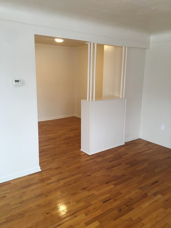 Building Photo - G 2288 E Hemphill Rd Apt (Range 1 - 4)