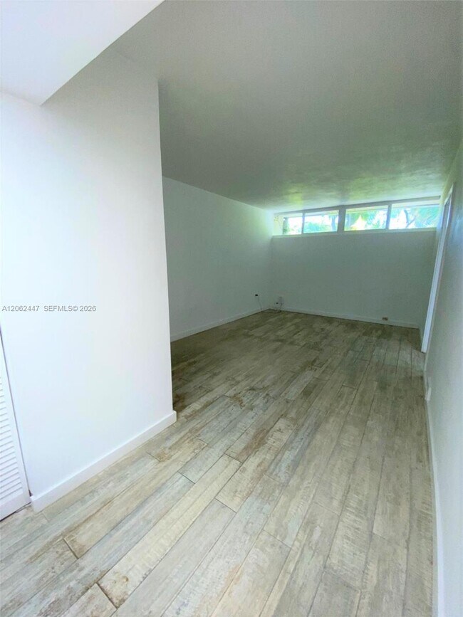 Building Photo - 6414 Miami Lakes Dr