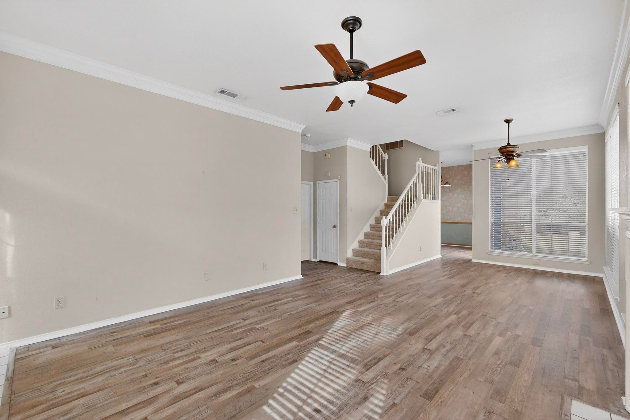 Building Photo - 636 Raintree Cir