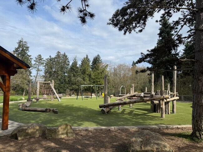 Building Photo - 2Bd/2Ba Redmond Duplex