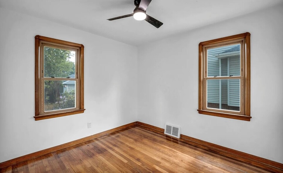 Building Photo - 3516 Park Dr