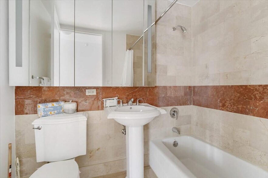 Building Photo - 254 W 54th St