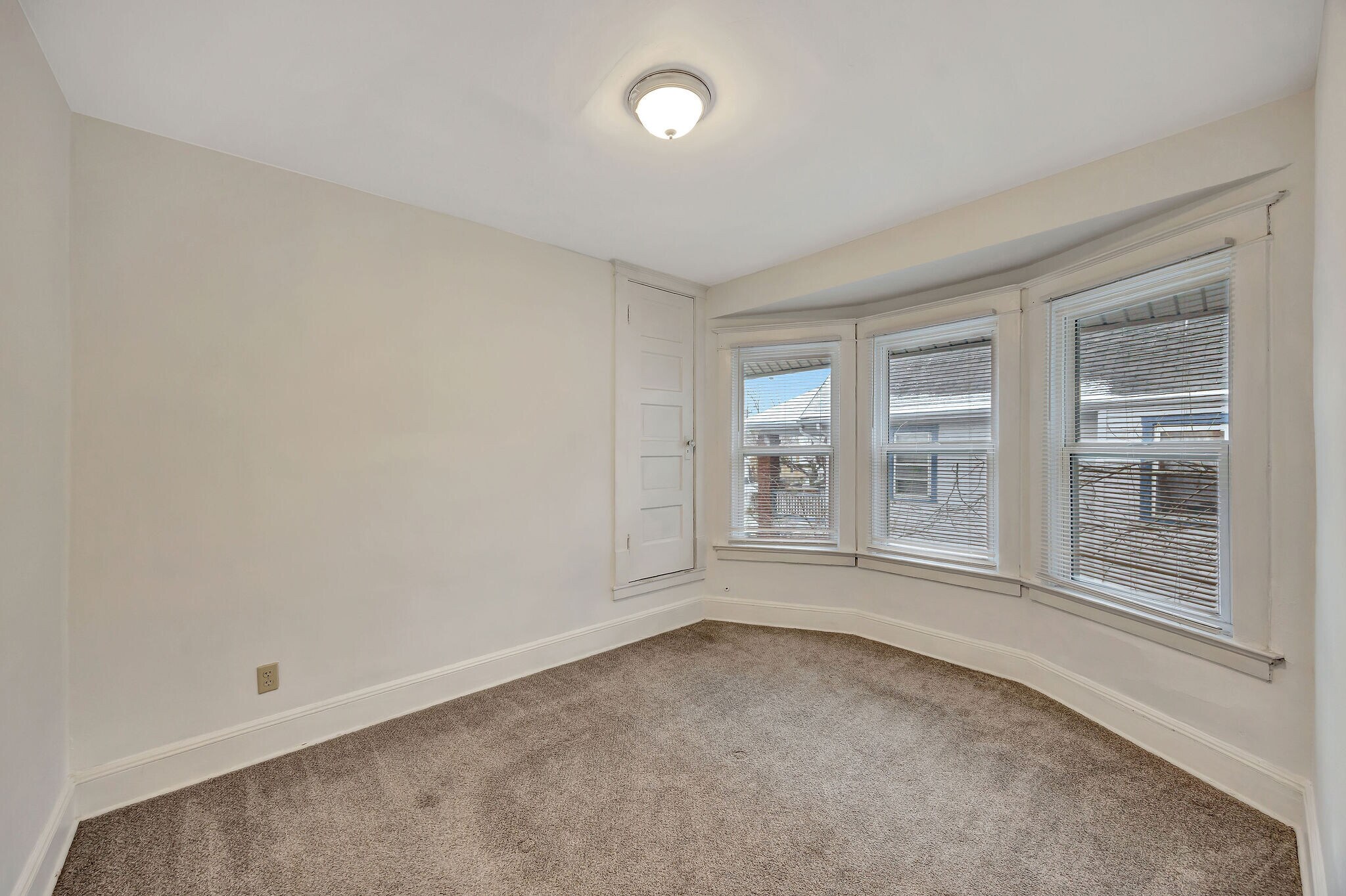 Building Photo - 2243 Hannaford Ave