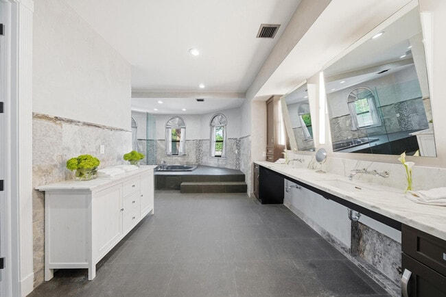 Building Photo - 10270 SW 58th St