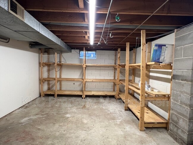 Building Photo - 6650 Holcomb Cir