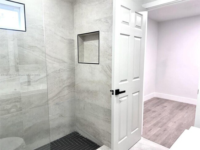 Building Photo - 2421 N 56th Terrace