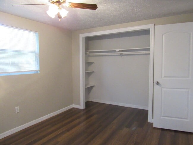 Building Photo - $1495 PER MONTH FOR THIS 3 BEDROOM 1 BATH HOME - NEW PORT RICHEY FL