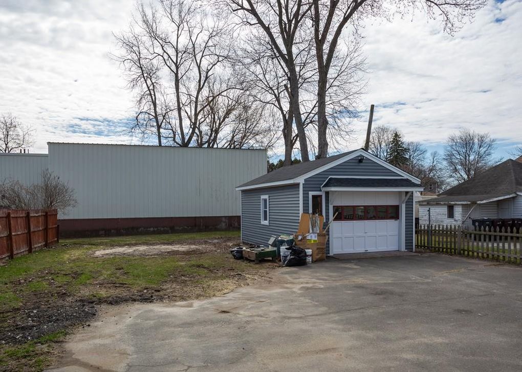 Building Photo - 131 N Elm St