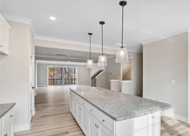 Building Photo - End-Unit Townhome w/3BR + 2-Car Garage + Balcony